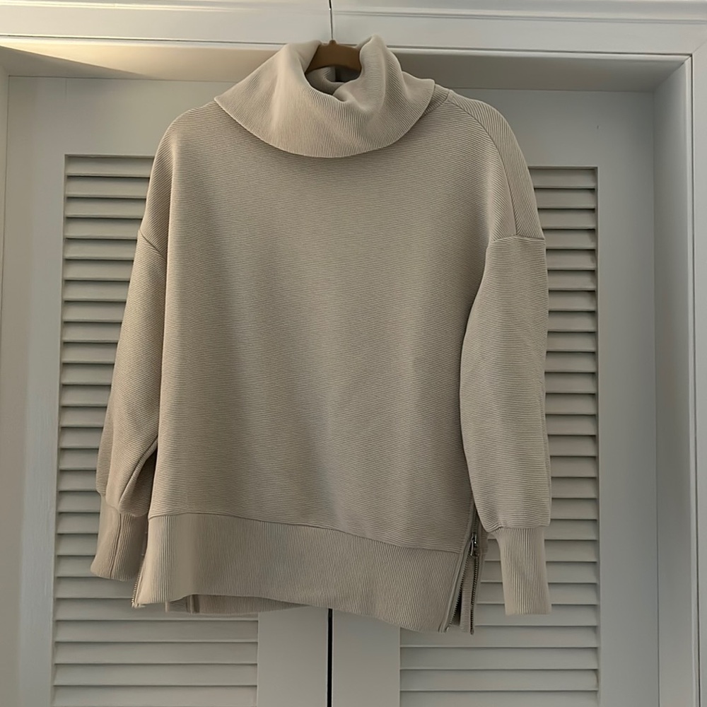 Varley Cream Turtleneck Sweatshirt